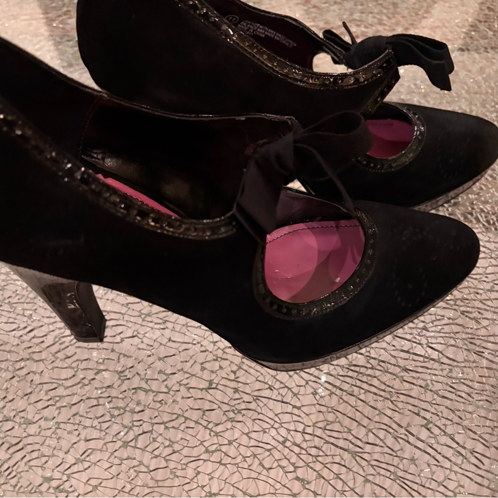 Isaac Mizrahi Black Suede Bow patentleather Pointed Toe Platform Mary Jane Heels - Picture 6 of 10